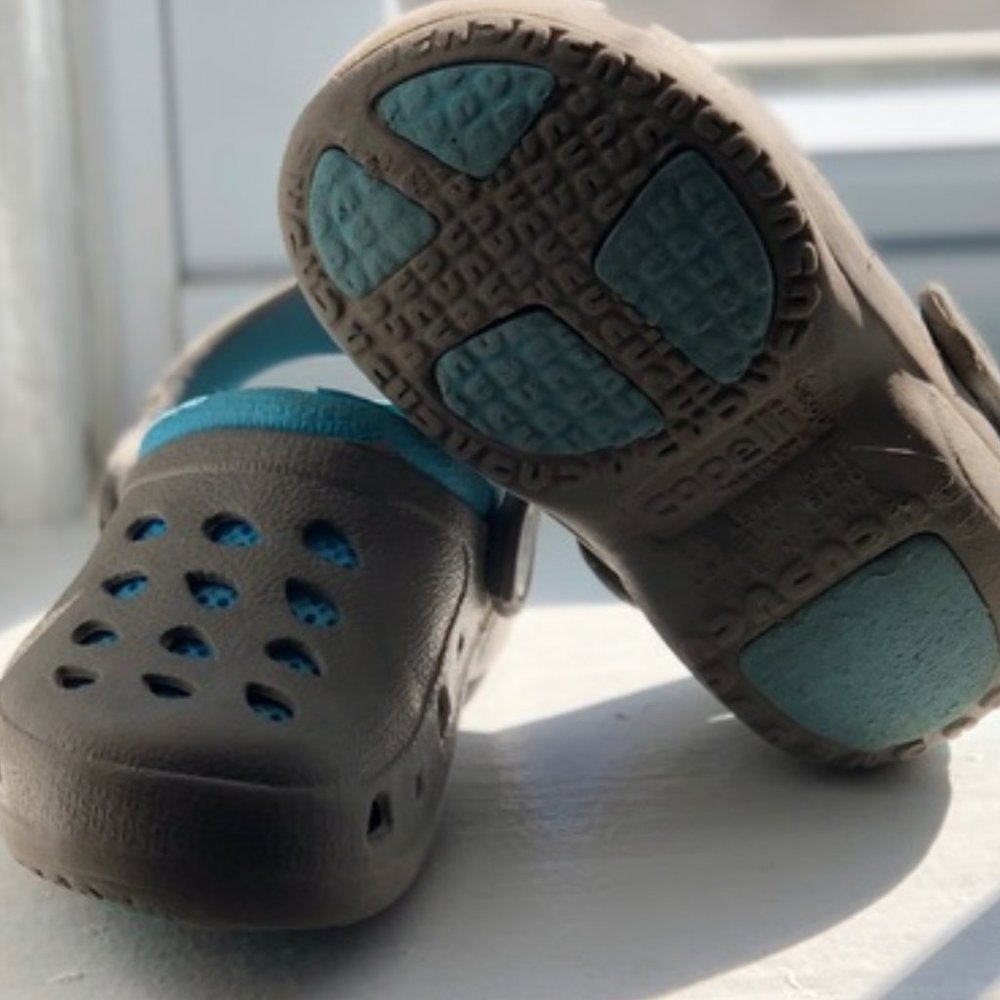 Capelli Crocs silver and blue 8-9